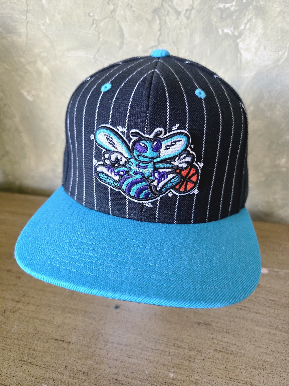Mitchell & Ness Charlotte Hornets Hardwood Classics Pinstripe Snapback Hat Cap - Picture 2 of 9